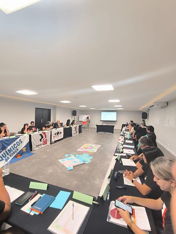 Maria Augusta, diretora do STI Químicos de Jaguariúna e Região participa de evento da IndustriALL sobre política de sindicalização